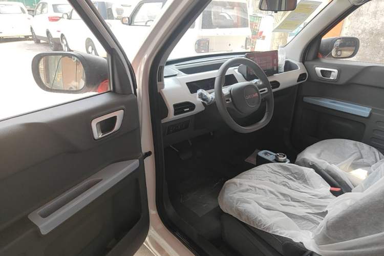 Used Geely Galaxy Panda 2024 Panda Mini 200km Endurance Bear Driver Seat