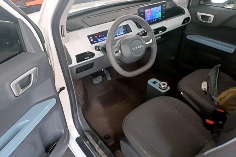 Used Geely Galaxy Panda 2024 Panda Mini 200km Dragon Edition Driver Seat