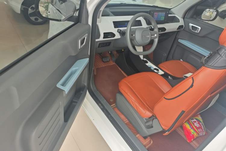 Used Geely Galaxy Panda 2024 Panda Mini 200km Endurance Bear Driver Seat