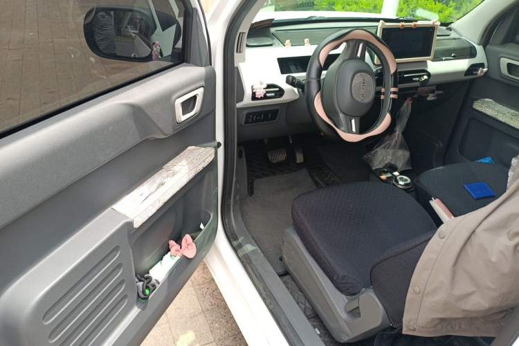 Used Geely Galaxy Panda 2024 Panda Mini 200km Endurance Bear Driver Seat
