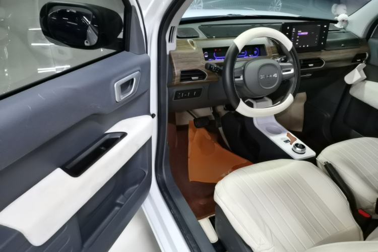 Used Geely Galaxy Panda 2024 Panda Mini 200km Endurance Bear Driver Seat