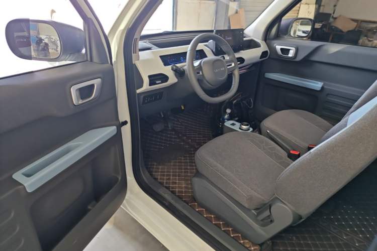 Used Geely Galaxy Panda 2024 Panda Mini 200km Endurance Bear Driver Seat