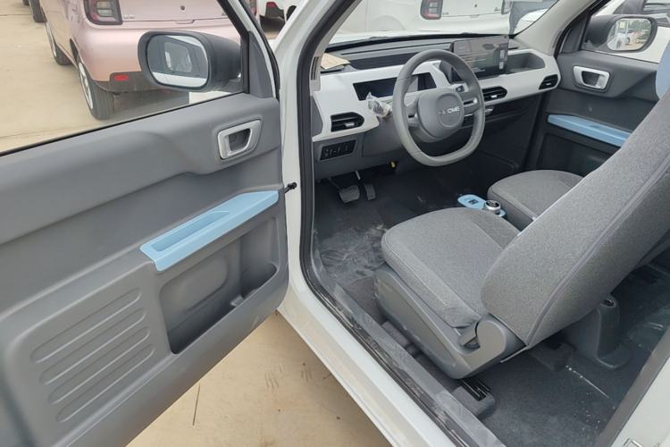 Used Geely Galaxy Panda 2024 Panda Mini 200km Endurance Bear Driver Seat
