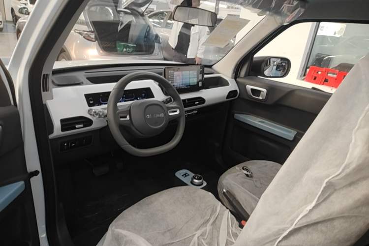 Used Geely Galaxy Panda 2024 Panda Mini 200km Endurance Bear Driver Seat