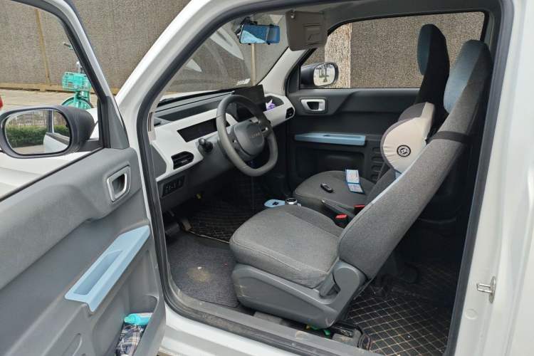 Used Geely Galaxy Panda 2024 Panda Mini 200km Endurance Bear Driver Seat