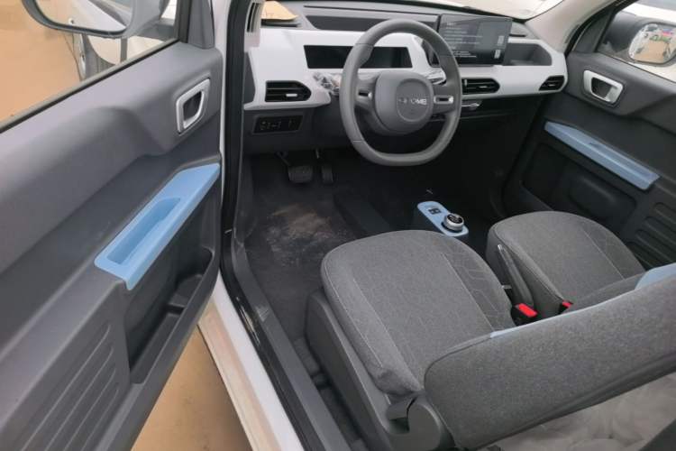 Used Geely Galaxy Panda 2024 Panda Mini 200km Endurance Bear Driver Seat