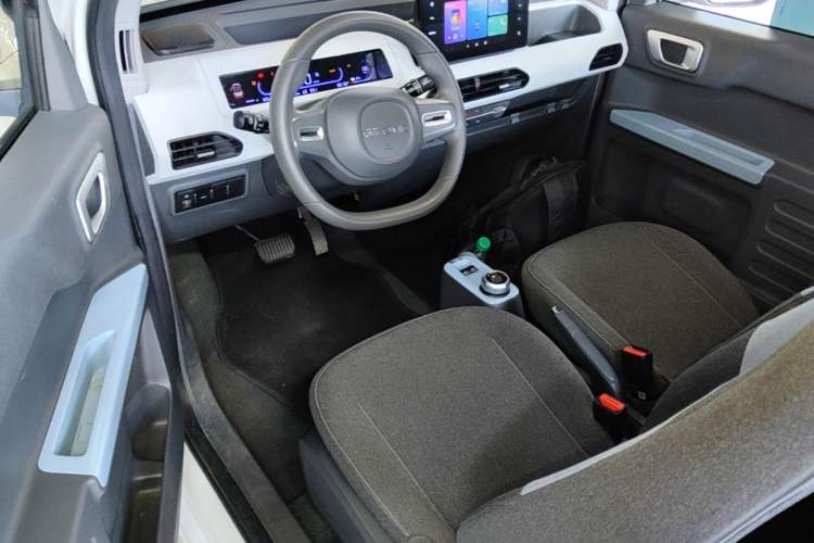 Used Geely Galaxy Panda 2024 Panda Mini 200km Endurance Bear Driver Seat