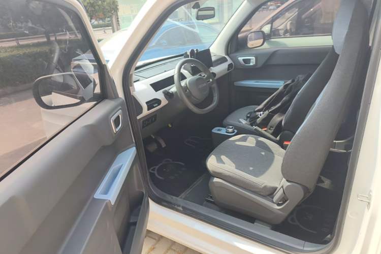 Used Geely Galaxy Panda 2024 Panda Mini 200km Endurance Bear Driver Seat