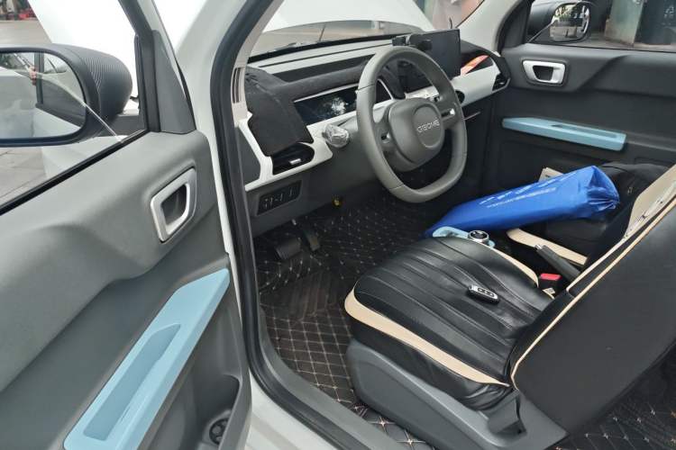 Used Geely Galaxy Panda 2024 Panda Mini 200km Endurance Bear Driver Seat