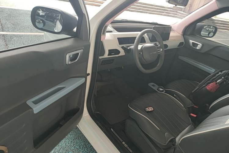 Used Geely Galaxy Panda 2024 Panda Mini 200km Dragon Edition Driver Seat