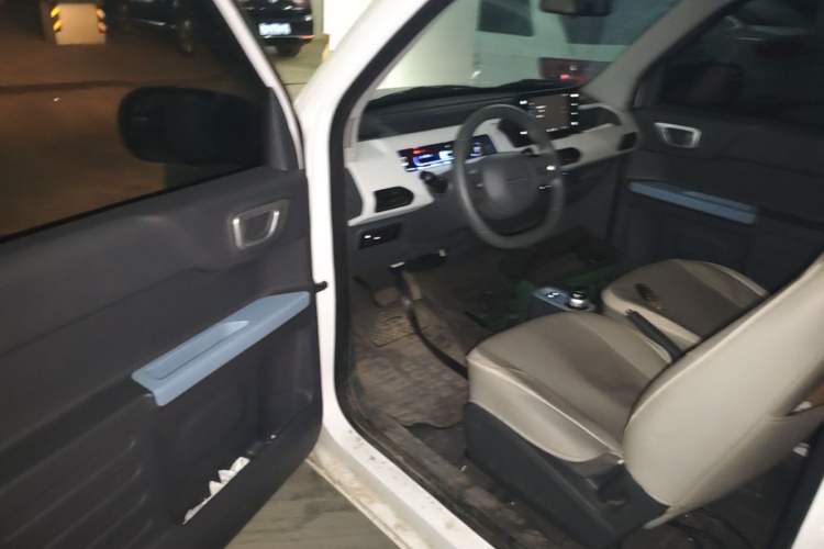 Used Geely Galaxy Panda 2024 Panda Mini 200km Endurance Bear Driver Seat
