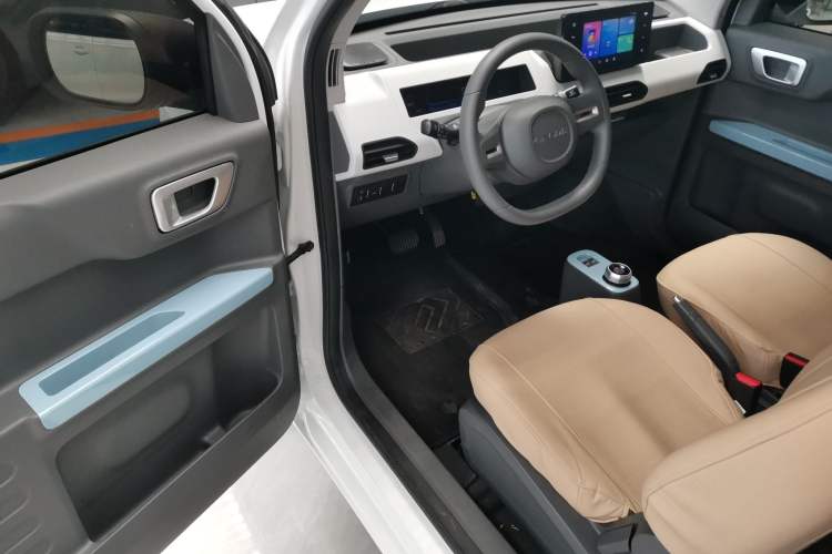 Used Geely Galaxy Panda 2024 Panda Mini 200km Endurance Bear Driver Seat