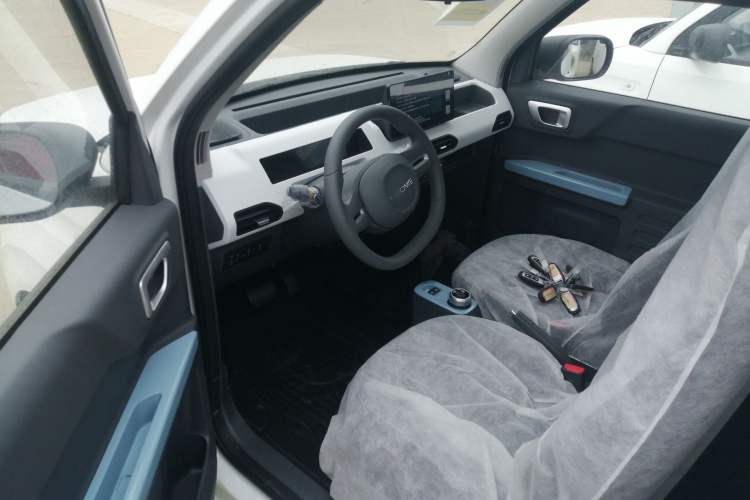 Used Geely Galaxy Panda 2024 Panda Mini 200km Endurance Bear Driver Seat