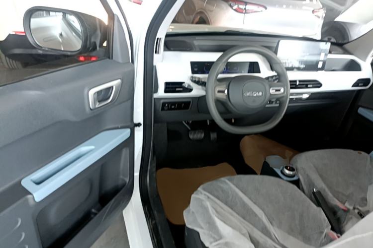Used Geely Galaxy Panda 2024 Panda Mini 200km Endurance Bear Driver Seat