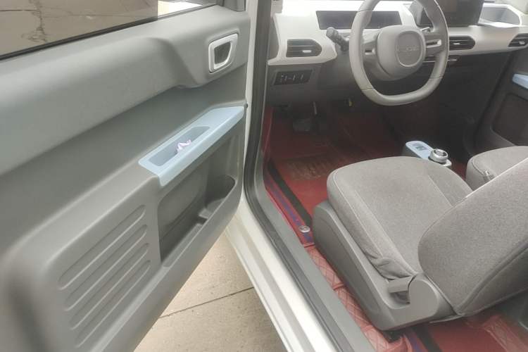 Used Geely Galaxy Panda 2024 Panda Mini 200km Endurance Bear Driver Seat