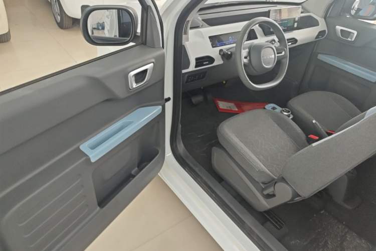 Used Geely Galaxy Panda 2024 Panda Mini 200km Endurance Bear Driver Seat