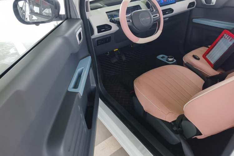 Used Geely Galaxy Panda 2024 Facelifted Panda Mini 200km Dragon Edition Driver Seat