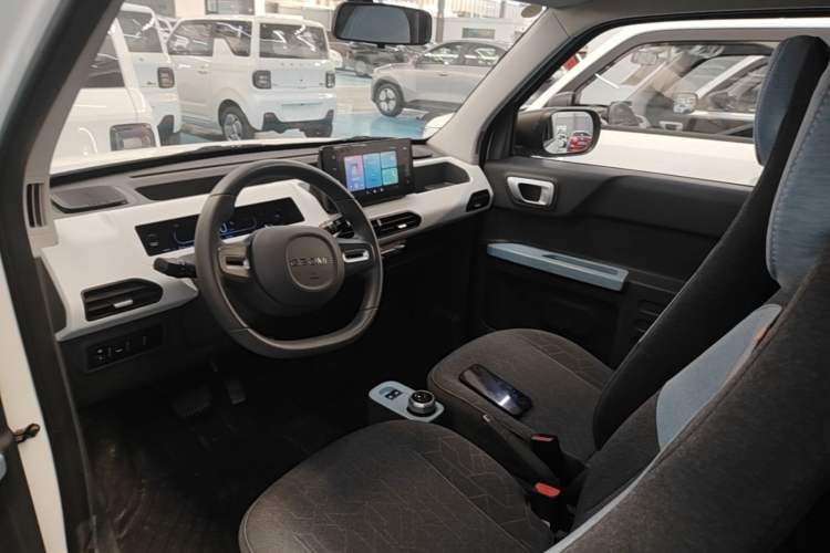 Used Geely Galaxy Panda 2024 Panda Mini 200km Endurance Bear Driver Seat