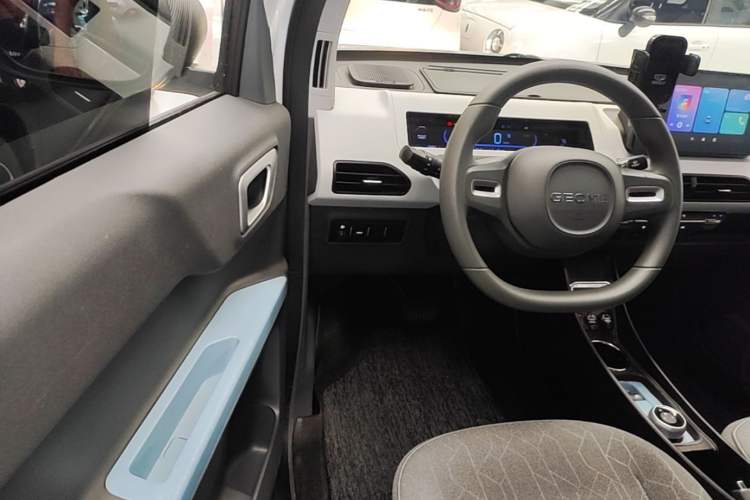 Used Geely Galaxy Panda 2024 Panda Mini 200km Endurance Bear Driver Seat