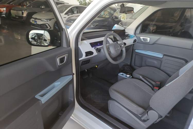 Used Geely Galaxy Panda 2024 Panda Mini 200km Endurance Bear Driver Seat