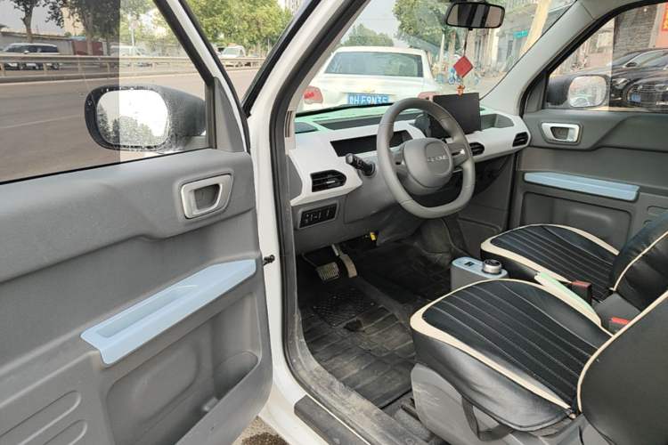 Used Geely Galaxy Panda 2024 Panda Mini 200km Endurance Bear Driver Seat