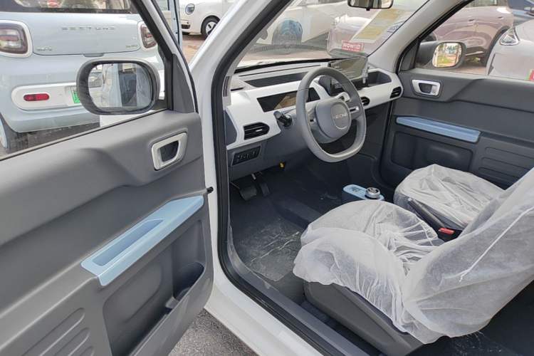 Used Geely Galaxy Panda 2024 Panda Mini 200km Endurance Bear Driver Seat