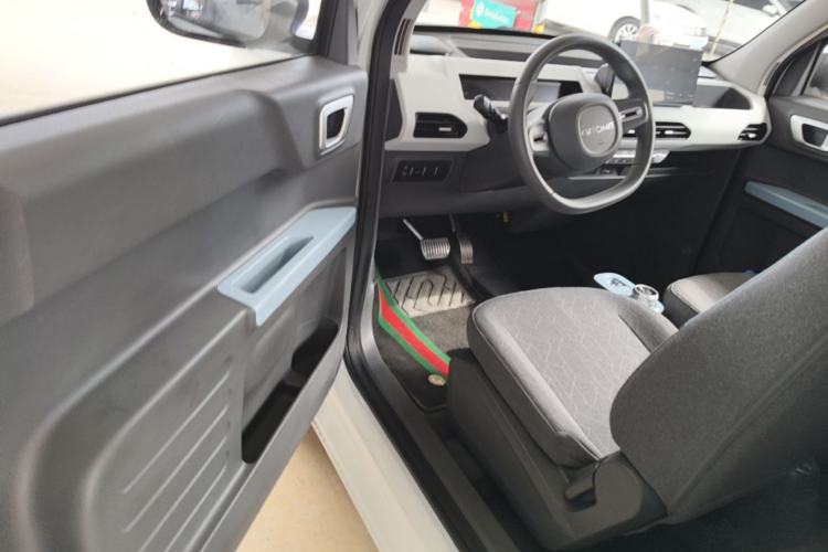 Used Geely Galaxy Panda 2024 Panda Mini 200km Endurance Bear Driver Seat