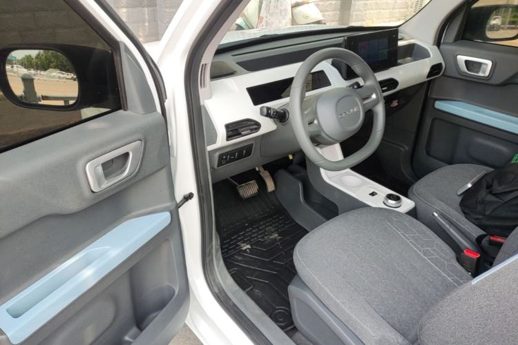 Used Geely Galaxy Panda 2024 Panda Mini 200km Endurance Bear Driver Seat