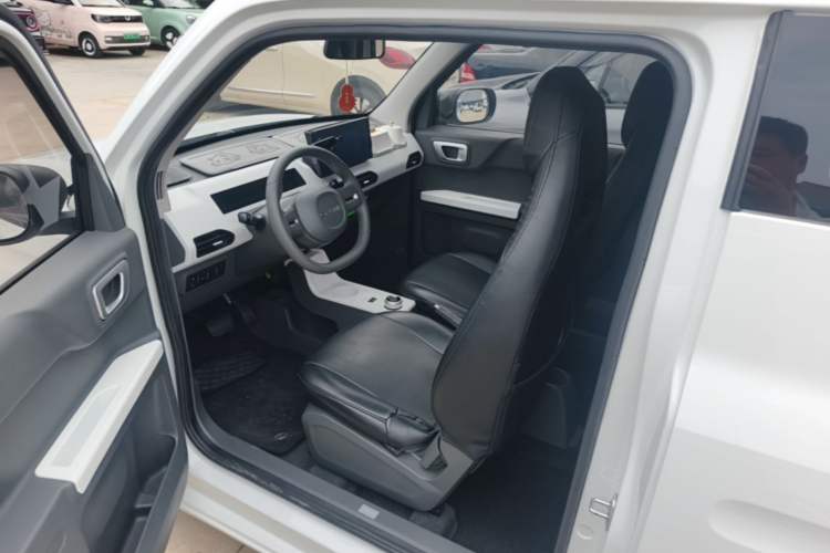 Used Geely Galaxy Panda 2024 Panda Mini 200km Endurance Bear Driver Seat
