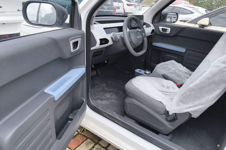 Used Geely Galaxy Panda 2024 Panda Mini 200km Endurance Bear Driver Seat