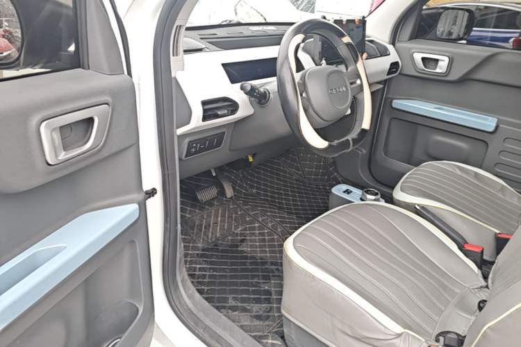 Used Geely Galaxy Panda 2024 Panda Mini 200km Endurance Bear Driver Seat