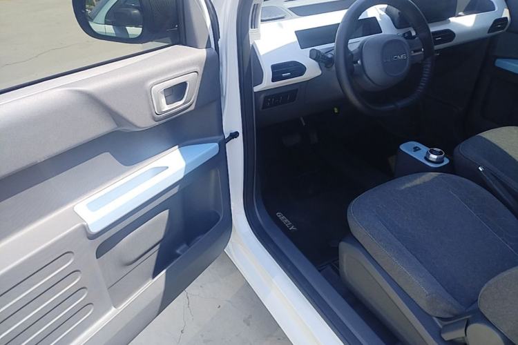 Used Geely Galaxy Panda 2024 Panda Mini 200km Endurance Bear Driver Seat