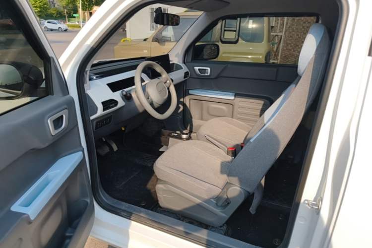 Used Geely Galaxy Panda 2024 Panda Mini 200km Endurance Bear Driver Seat