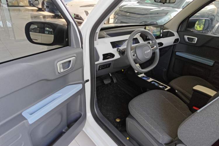 Used Geely Galaxy Panda 2024 Panda Mini 200km Endurance Bear Driver Seat
