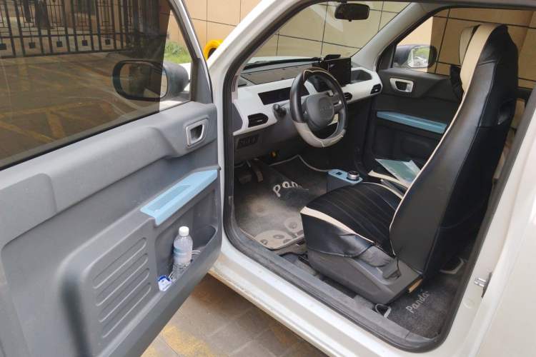 Used Geely Galaxy Panda 2024 Panda Mini 200km Endurance Bear Driver Seat