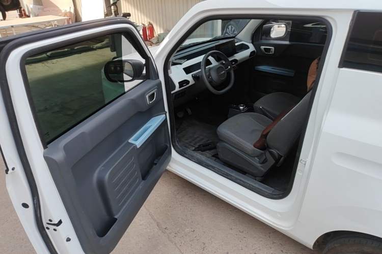 Used Geely Galaxy Panda 2024 Panda Mini 200km Endurance Bear Driver Seat
