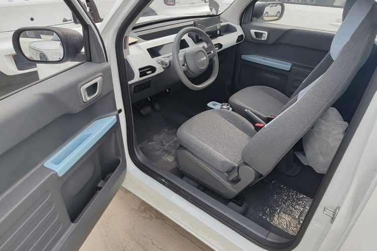 Used Geely Galaxy Panda 2024 Panda Mini 200km Endurance Bear Driver Seat