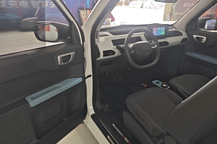 Used Geely Galaxy Panda 2024 Panda Mini 200km Endurance Bear Driver Seat