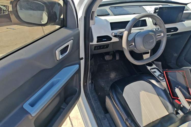 Used Geely Galaxy Panda 2024 Panda Mini 200km Endurance Bear Driver Seat