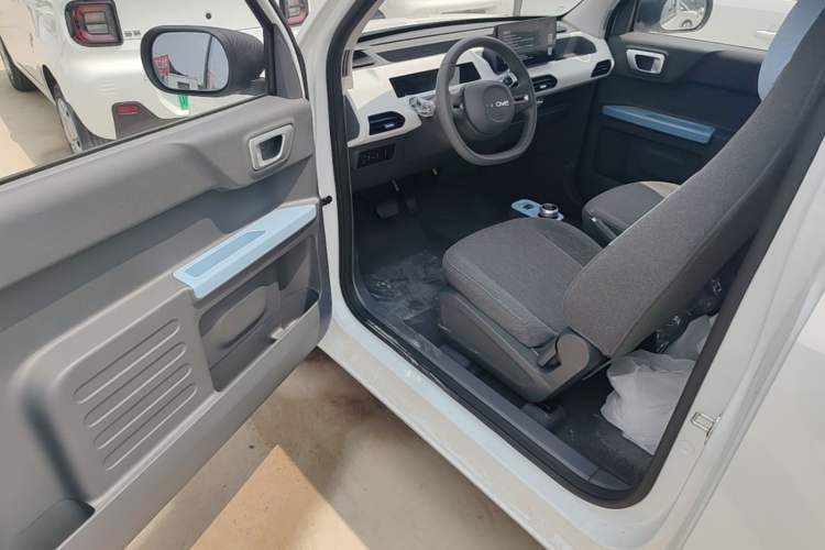 Used Geely Galaxy Panda 2024 Panda Mini 200km Endurance Bear Driver Seat