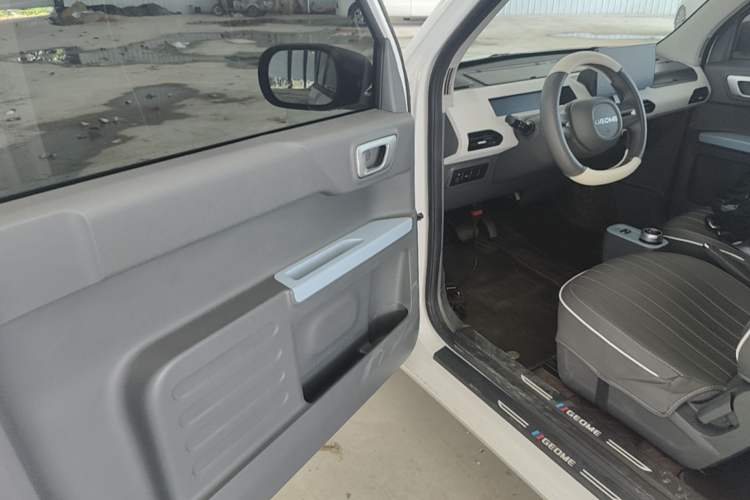 Used Geely Galaxy Panda 2024 Panda Mini 200km Endurance Bear Driver Seat