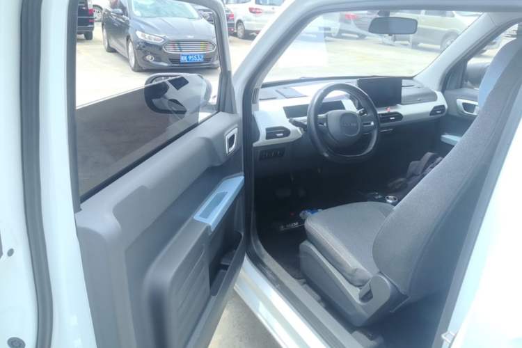 Used Geely Galaxy Panda 2024 Panda Mini 200km Endurance Bear Driver Seat