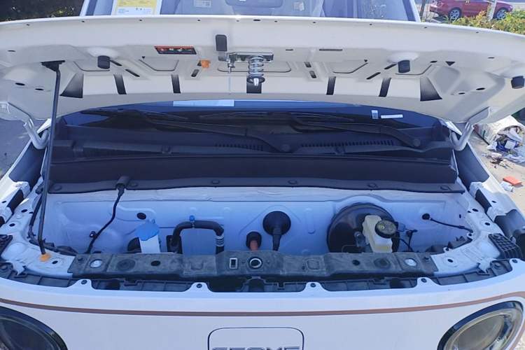 Used Geely Galaxy Panda 2024 Panda Mini 200km Endurance Bear Engine Bay
