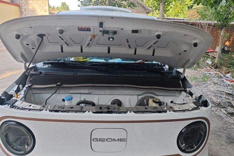 Used Geely Galaxy Panda 2024 Panda Mini 200km Endurance Bear Engine Bay