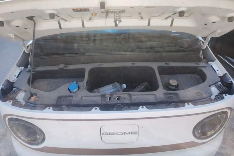 Used Geely Galaxy Panda 2024 Panda Mini 200km Endurance Bear Engine Bay
