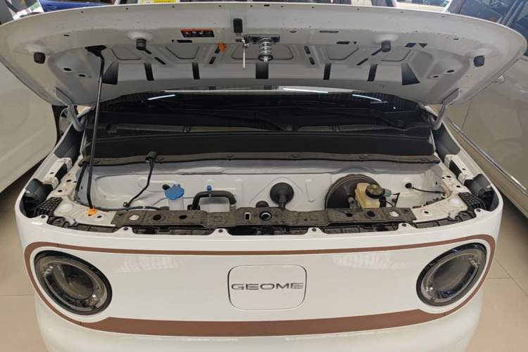 Used Geely Galaxy Panda 2024 Panda Mini 200km Endurance Bear Engine Bay