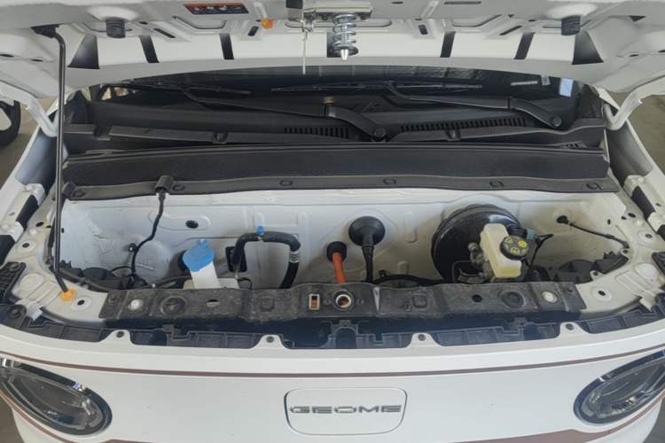 Used Geely Galaxy Panda 2024 Panda Mini 200km Endurance Bear Engine Bay