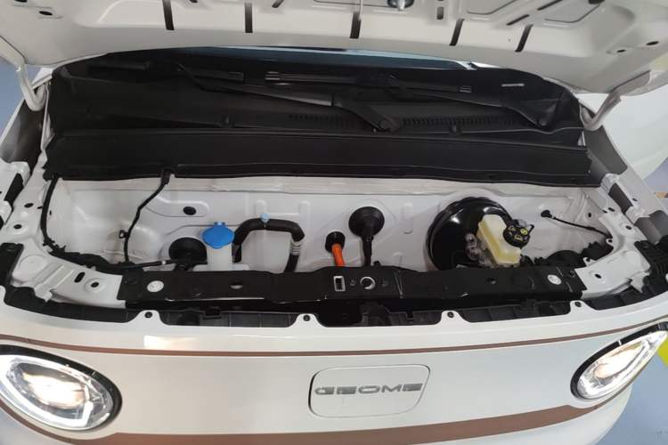 Used Geely Galaxy Panda 2024 Panda Mini 200km Endurance Bear Engine Bay