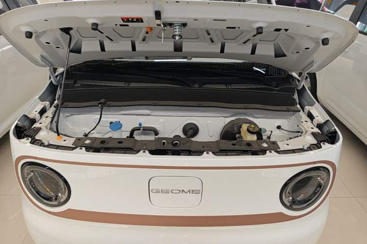 Used Geely Galaxy Panda 2024 Panda Mini 200km Endurance Bear Engine Bay
