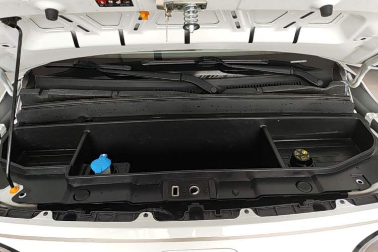 Used Geely Galaxy Panda 2024 Panda Mini 200km Endurance Bear Engine Bay